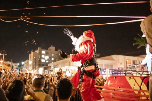 Papai Noel chegará nesta sexta-feira em Castilho na carreta Batidão da  Alegria - Hojemais de Andradina SP